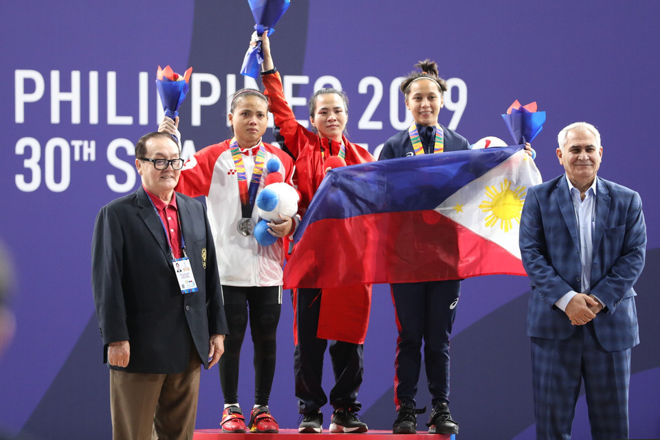 在举重项目，王氏玄在女子举重45公斤级比赛中以172公斤的成绩夺得金牌。图自越通社