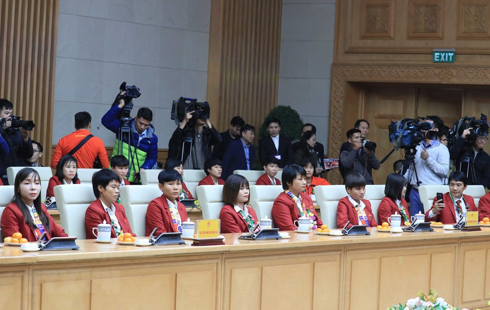 获阮春福总理接见的越南国家女足球队球员。越通社记者 统一 摄