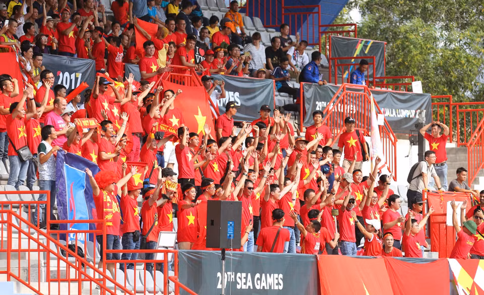 越南球迷兴奋高呼。越通社记者 国庆 摄