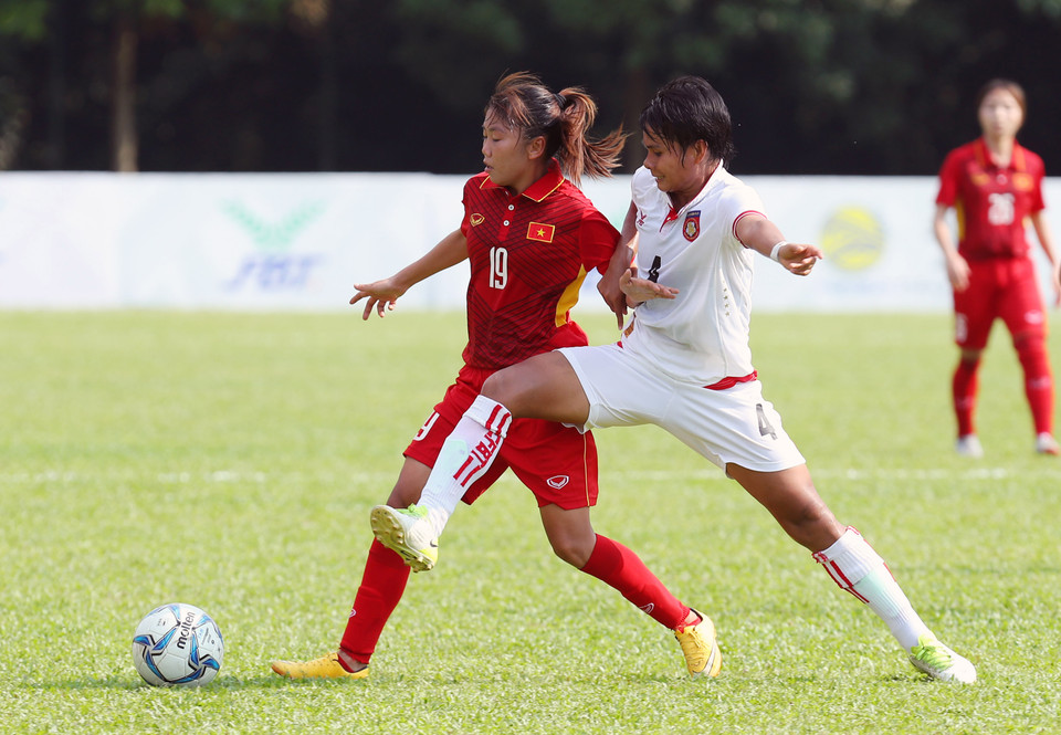 两队球员对峙不下。越通社记者 国庆 摄