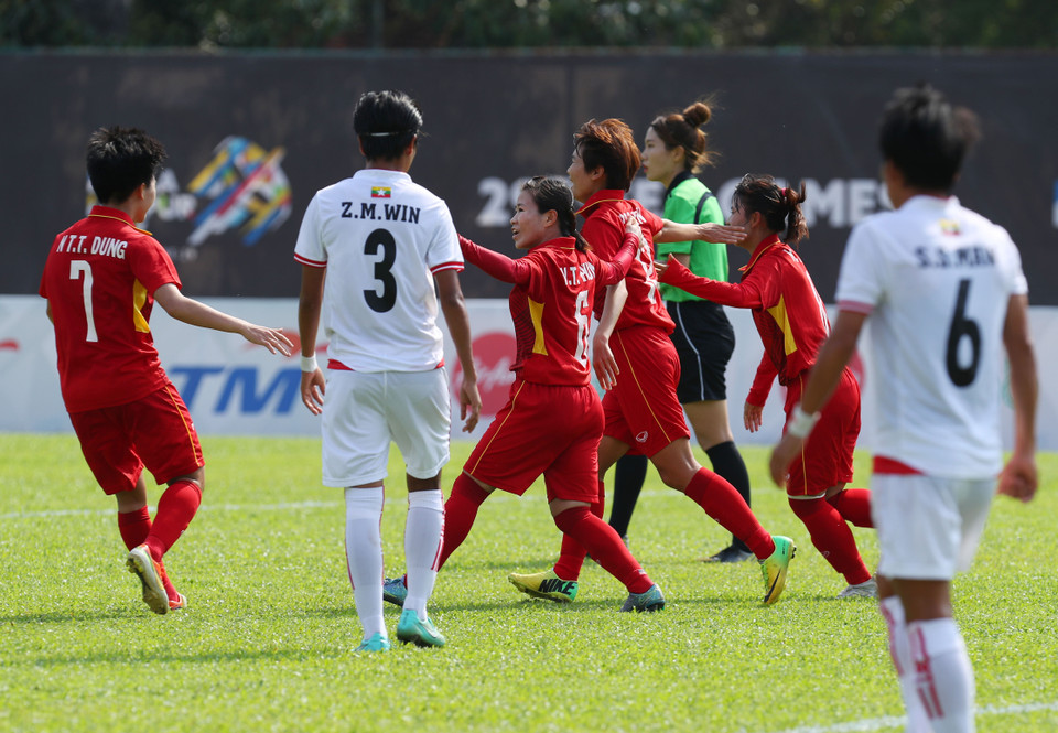 越南女球员获得进球高兴不已。越通社记者 国庆 摄