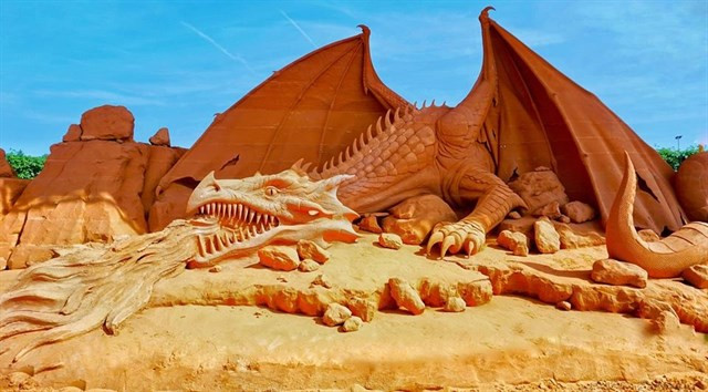 该公园的全部作品均采用纯粹自然的沙和水为材料（图片来源：人民报）