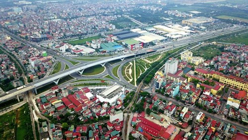 立交桥缓解了河内交通的压力。图为5号公路阮文渠交通枢纽。（图片来源：人民军队报网）