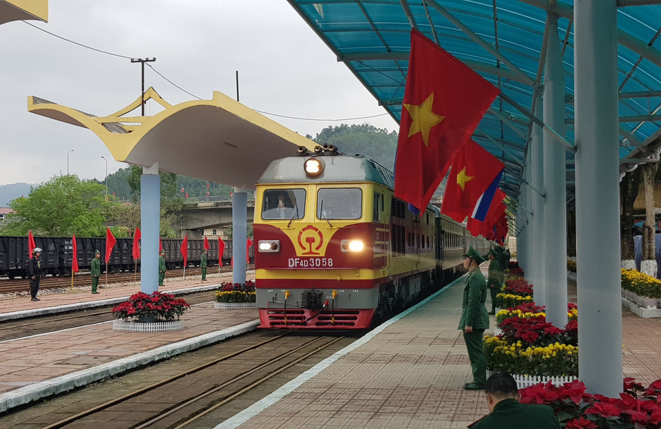 朝鲜最高领导人金正恩的专列已抵达同登火车站。图自越通社