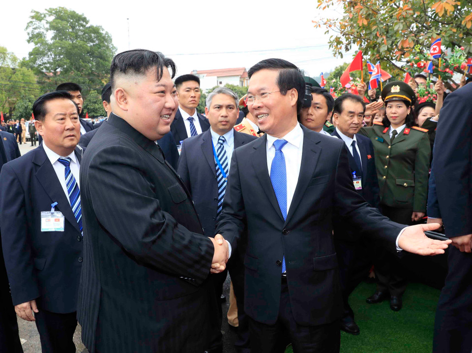 中央宣教部部长武文赏到同登火车站为朝鲜最高领导人金正恩送行。图自越通社