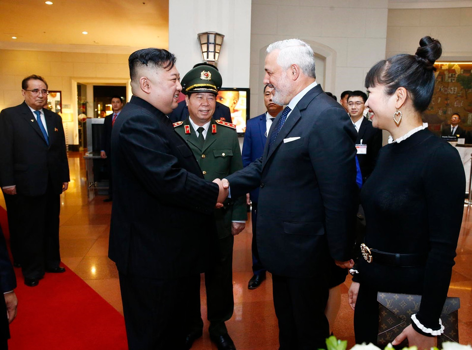 国际代表为朝鲜最高领导人金正恩送行。图自越通社