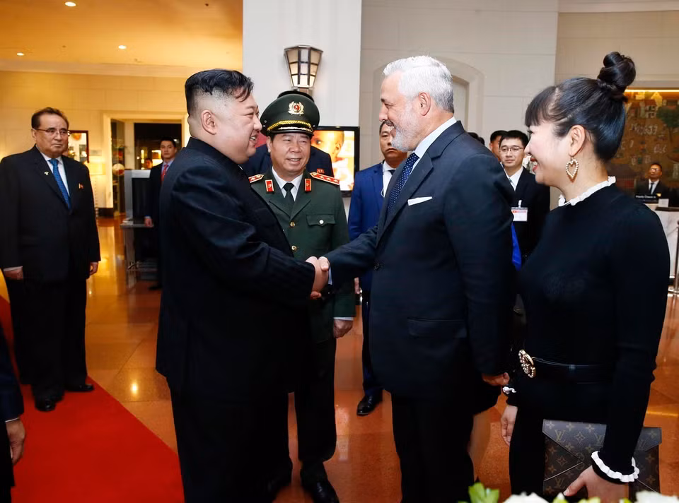 国际代表为朝鲜最高领导人金正恩送行。图自越通社