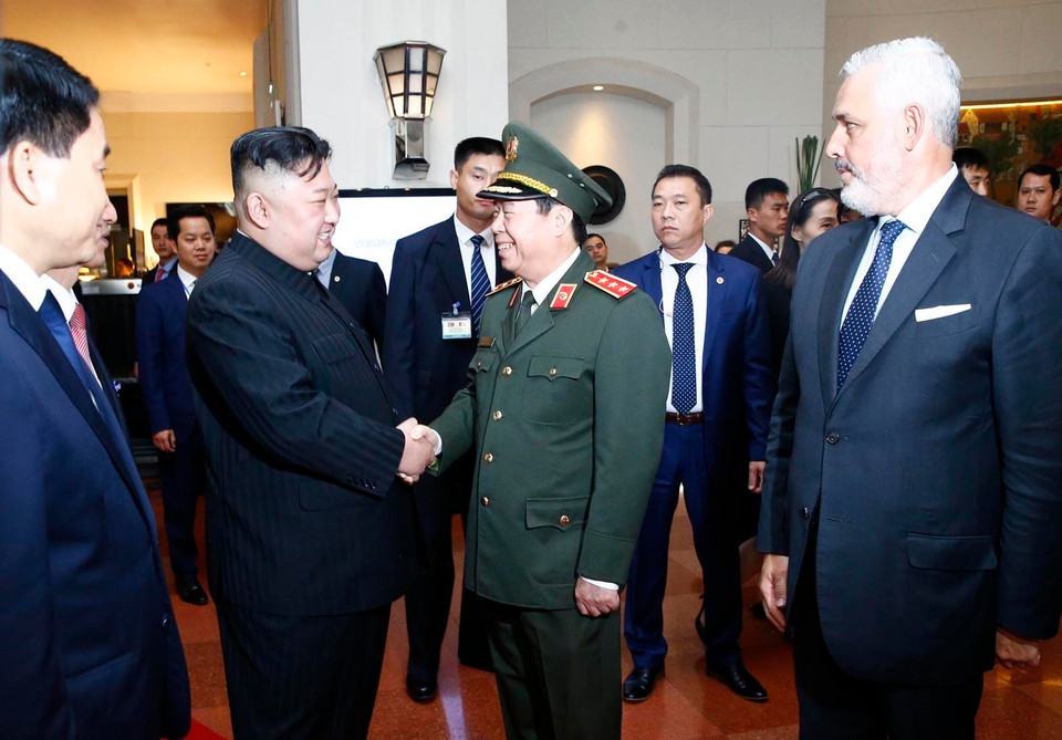 越南代表为朝鲜最高领导人金正恩送行。图自越通社