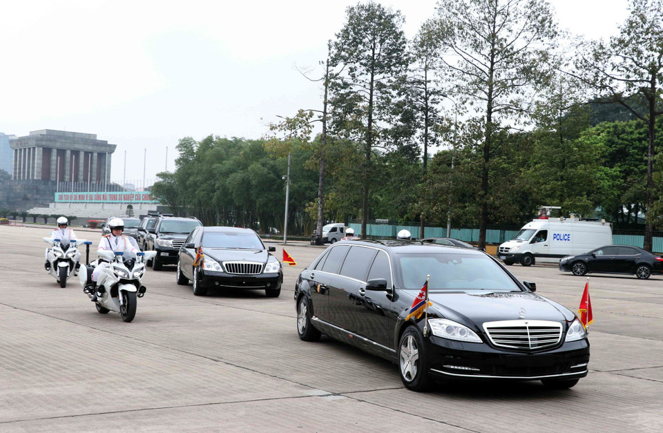 朝鲜最高领导人金正恩的车队。图自越通社