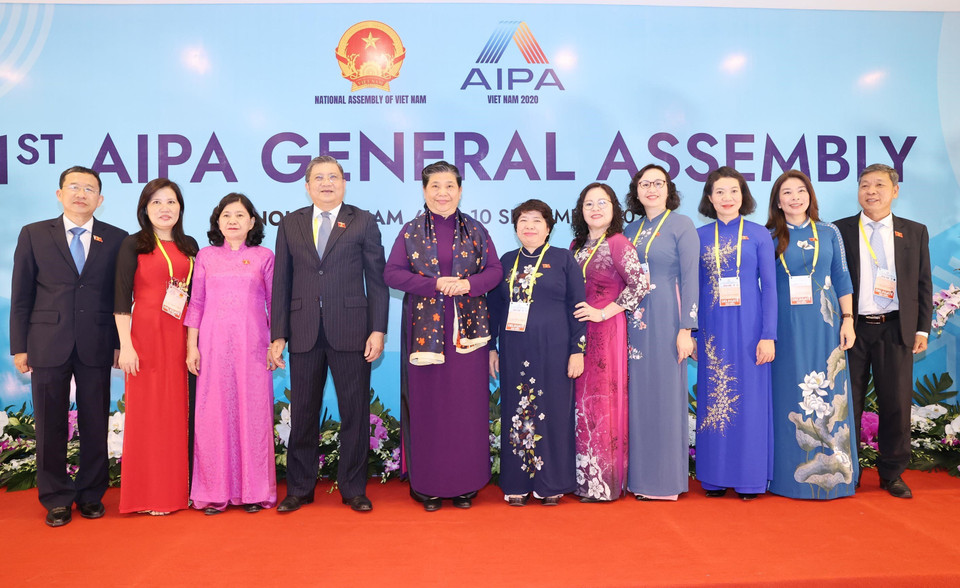 东盟议会联盟女议员（WAIPA）会议主要内容是加强女议员在保障女性劳动者的就业和收入。越通社记者 仲德 摄