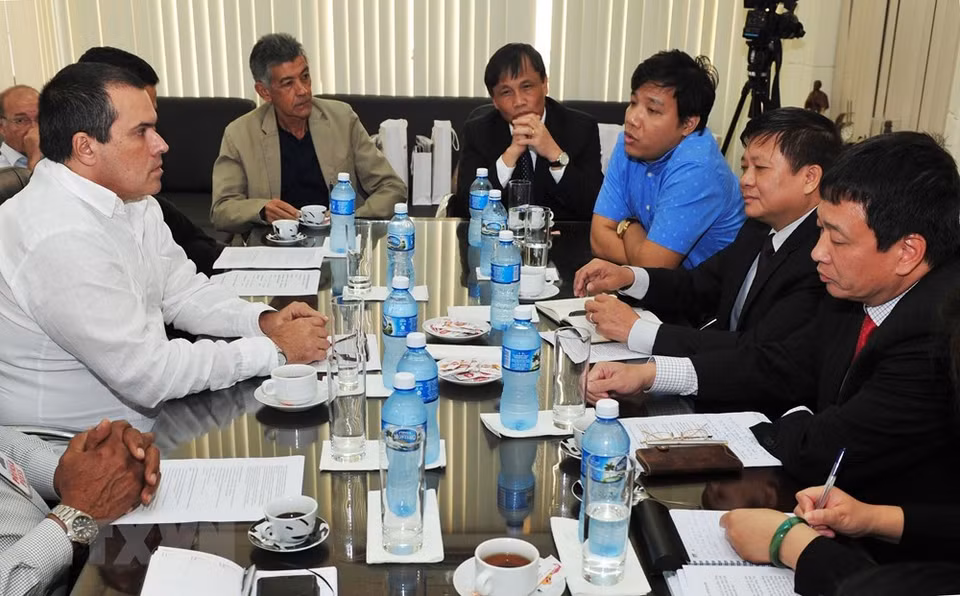 从2019年4月10日至11日对古巴进行工作访问期间，越通社副社长丁登光与古巴拉美社社长Luis Enrique González Acosta举行会谈。越通社记者 黎贤 摄