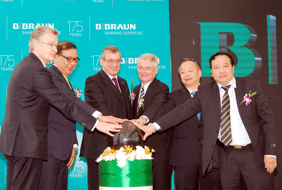 目前，德国300多家企业正在对越南进行投资，在河内累计在有效期的外资项目达70个；注册资金1.129亿美元。越通社记者 名岚 摄