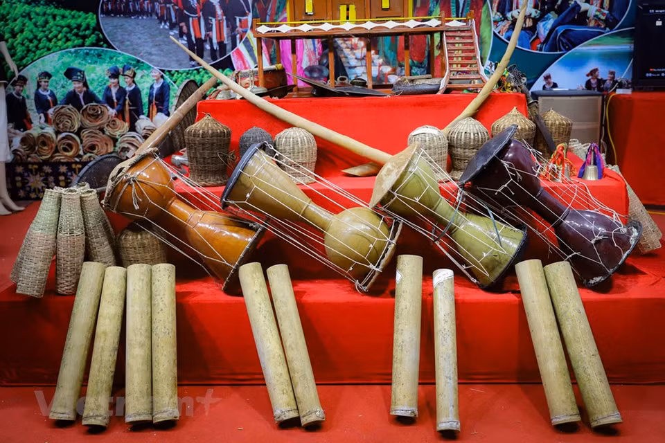 文化节期间还展示瑶族人生活中的实物或他们日常生活中的物质、精神生活场景的模型。第二届越南全国瑶族文化节是推崇优良传统文化价值，保护和弘扬瑶族在越南54个民族统一且多样文化中的文化特色的机会，为艺人、艺术家和群众运动员会面交流，交换经验，提高关于国家融入与发展时期保护与弘扬瑶族传统文化价值中的认识和意识的大好机会。图自Vietnam+