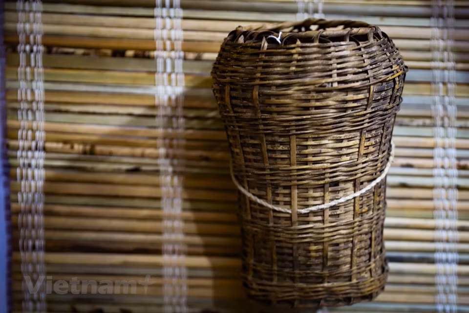 活动上展示瑶族人农具和渔具等。2022年第二届越南全国瑶族文化节于2022年10月6日至8日举行，吸引太原、北江、北件、高平、河江、莱州、老街、广宁、山萝、宣光、永福、富寿、清化、安沛等14个省瑶族艺人、艺术家和群众前来参加。文化节期间举行庙会片段、生活仪式、上演传统服饰秀等活动。图自Vietnam+