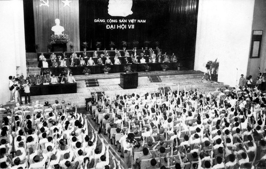越共七大从1991年6月24日至27日在河内举行，吸引1176名代表与会。杜梅同志当选越共中央总书记。图片来源：越通社