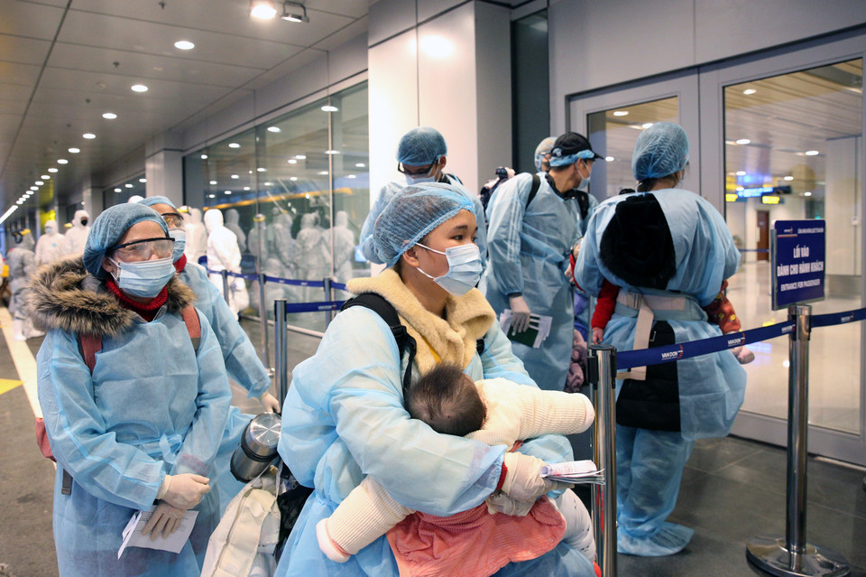 2020年2月10日5点4分，承载从中国武汉市归国的30名越南公民的VN68 号航班已抵达广宁省云屯国际机场。越南是组织航班接送越南公民从全球疫区归国的首个国家。图自 越通社