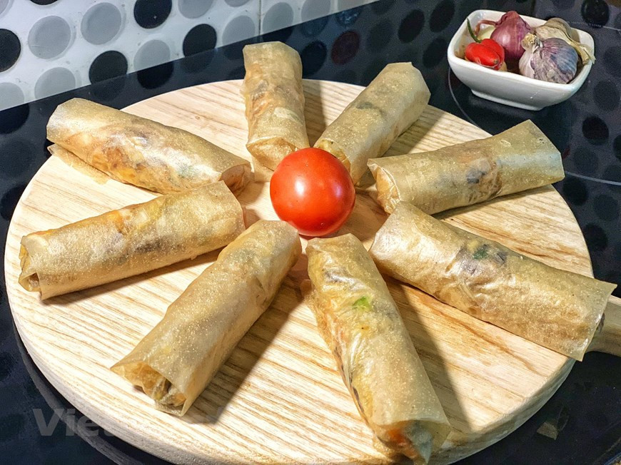 手的力道要均匀，不松不紧。图片来源：Vietnam+