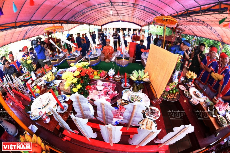 李山岛县安永乡举行黄沙兵替身祭礼。图片来源：越通社