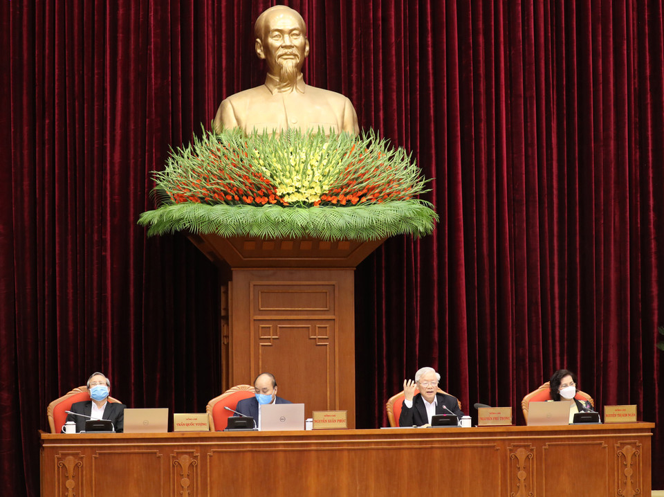 4月23日在党中央总部，越共中央总书记、国家主席阮富仲主持召开有关新冠肺炎疫情防控任务、措施的全国干部会议。3月30日越共中央总书记、国家主席阮富仲已呼吁全国同胞、同志、战士团结一心，步调一致，有效且果断地实施党和国家的主张以及政府、政府总理的指示；同时同各国密切配合，努力打赢新冠肺炎疫情防控阻击战。图自 越通社