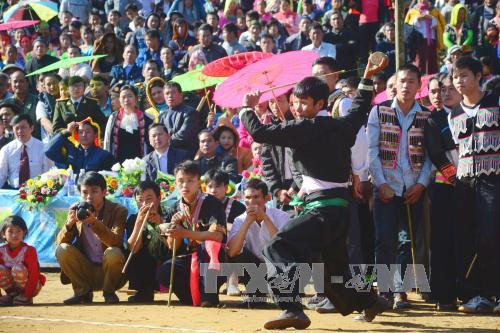 民间游戏比赛。（图片来源：越通社）