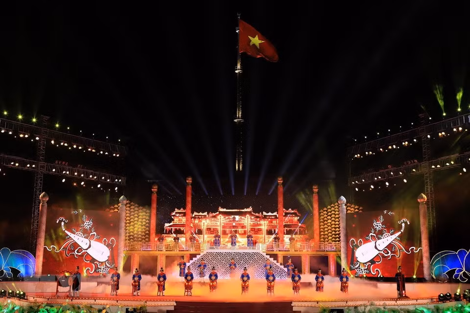 2018年顺化文化节闭幕式上的第一表演节目。越通社记者 黄雄 摄