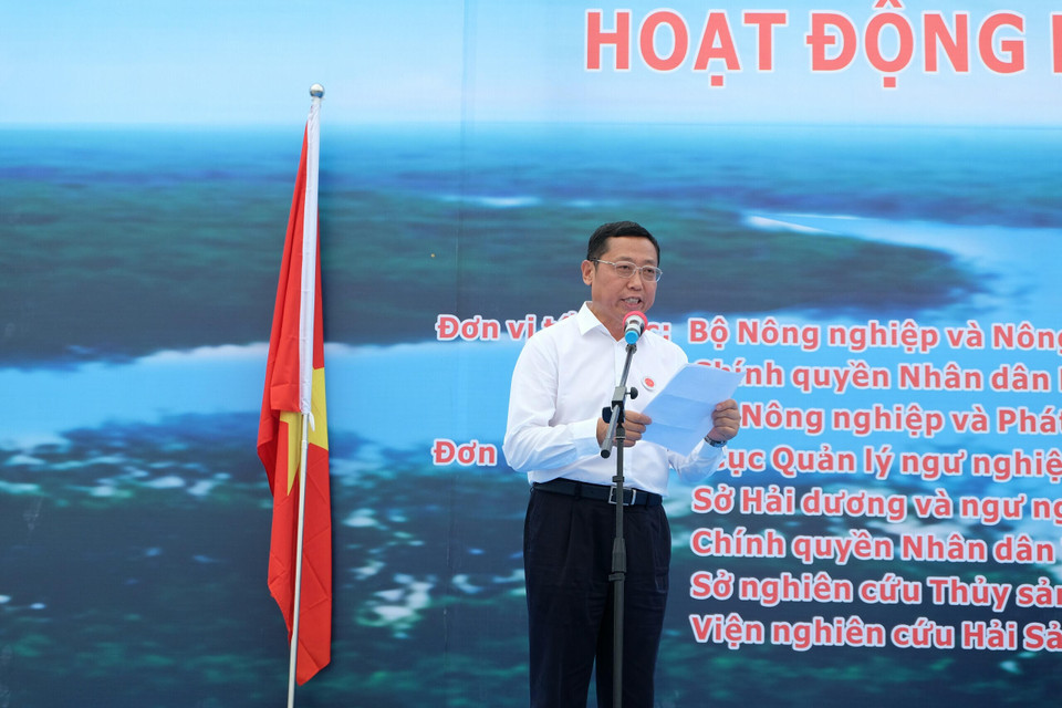 中国农业农村部渔业渔政局局长张显良在活动上发表讲话。越通社记者 祥安 摄 