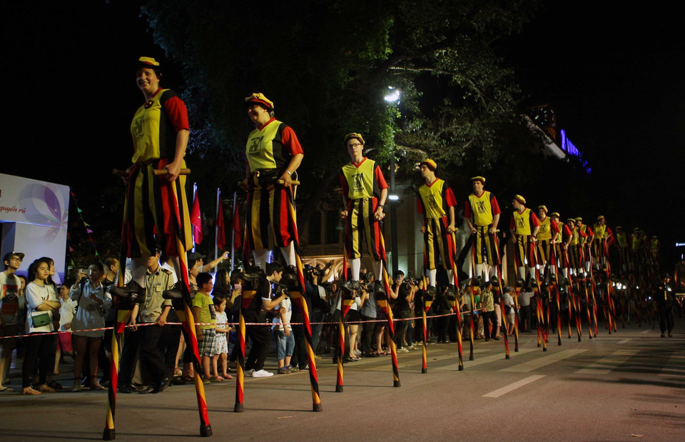 “2018年欧洲日” 活动的文艺表演。（图片来源：越通社）