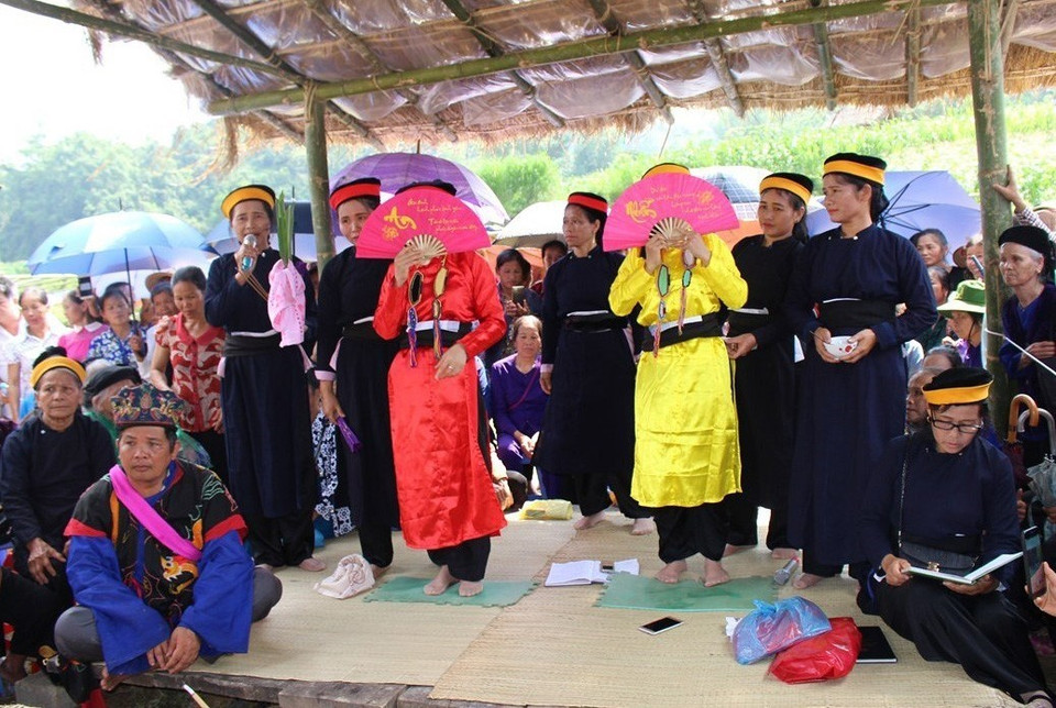 传统歌舞表演。越通社记者 国达 摄