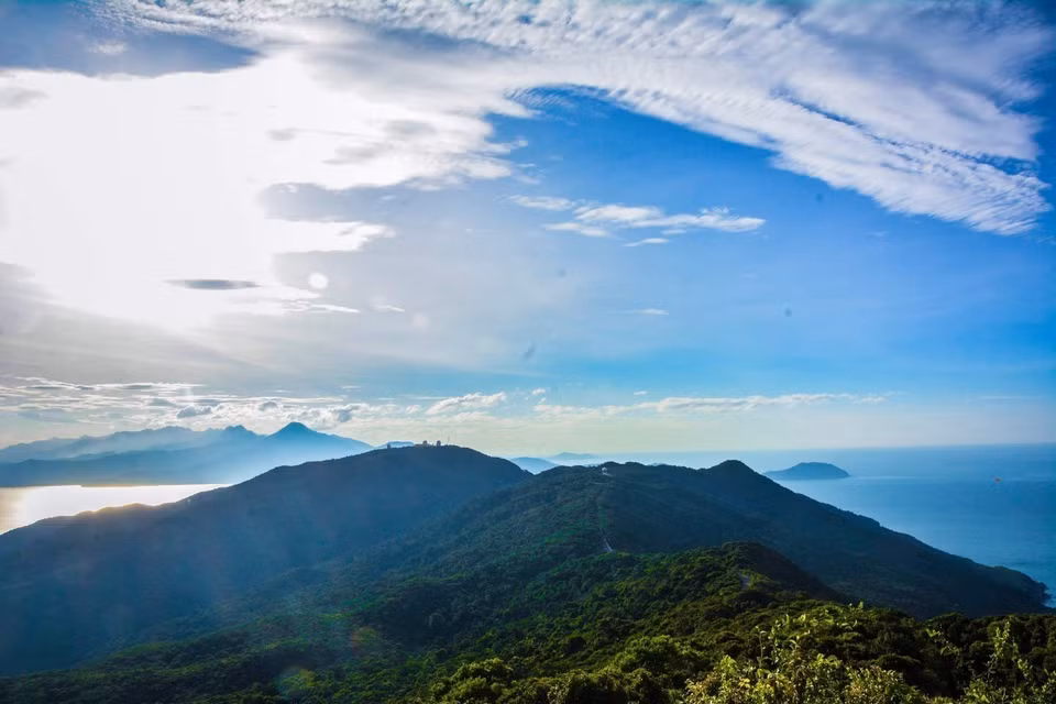山峦重叠的山茶山。图自越通社