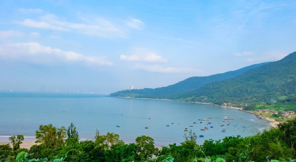 山茶半岛美丽的自然景观。图自越通社