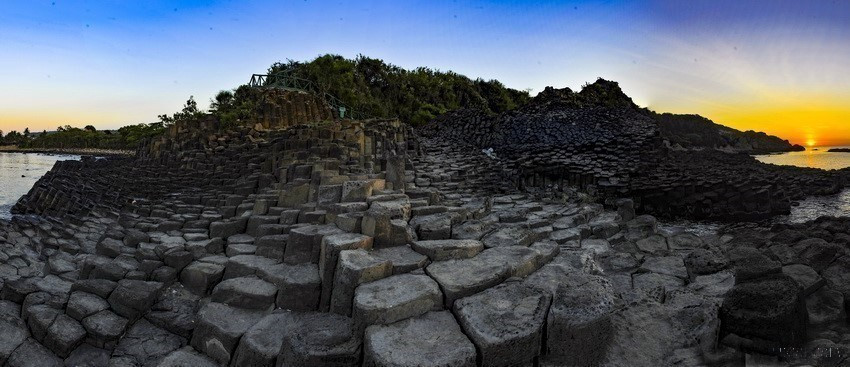 在石盘滩迎接黎明。图自越通社