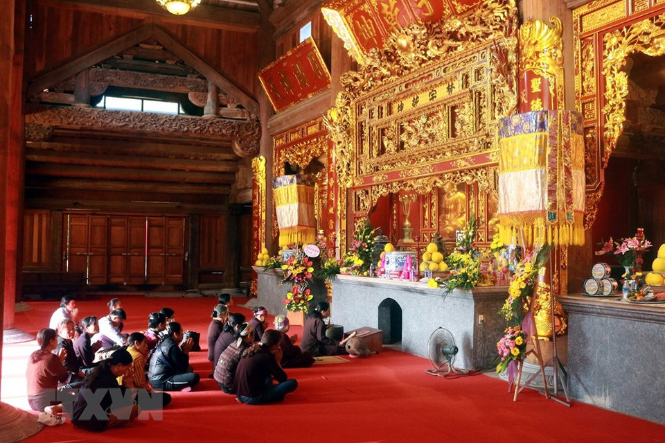 每逢春节或节日期间，琼林寺又迎接众多僧尼佛子前来瞻拜。图自越通社