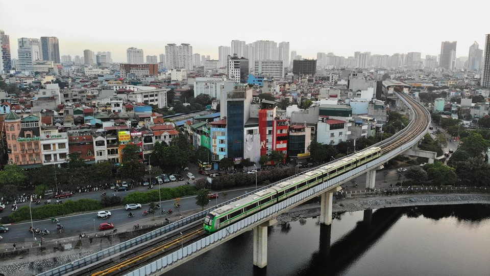 在投入正式运行初期,列车间隔时间定为6~7分钟，其后降至2~3分钟。图自越通社