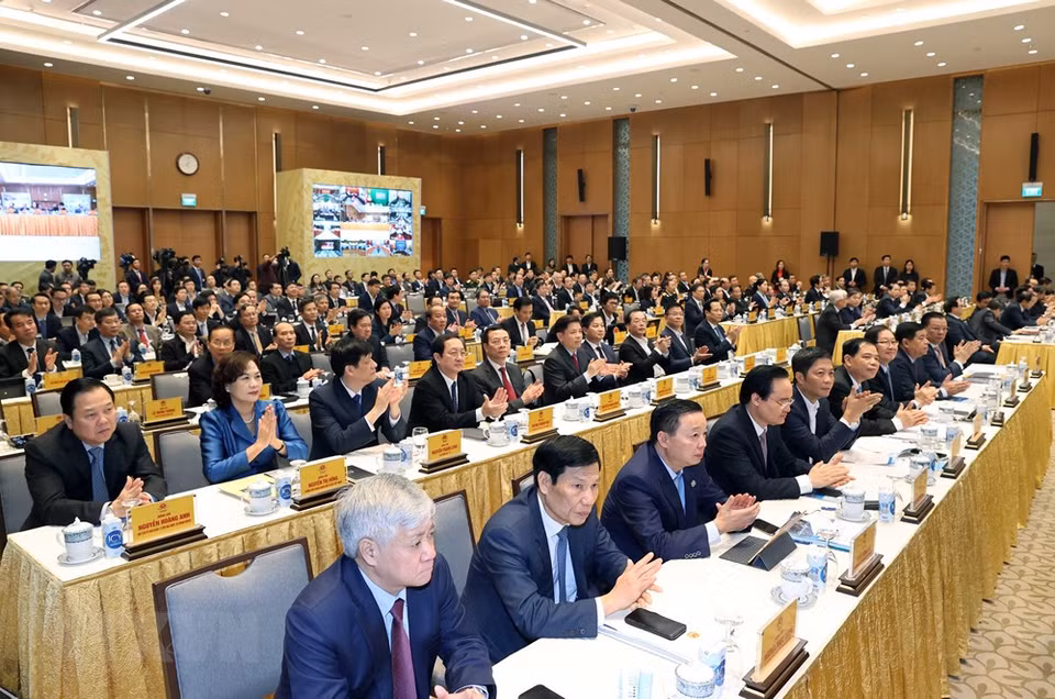 在河内分会场出席会议的代表们。图自 越通社