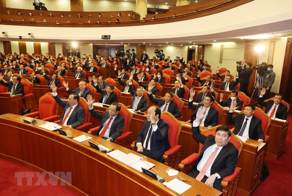 按议程，越共十二届十四中全会将讨论党的各级代表大会、国会、祖国阵线、各政治社会组织、干部、党员和人民对提交越共十三大的文件草案提出的意见，同时讨论并通过提交越共十三大最后一次整理的文件草案。图自越通社