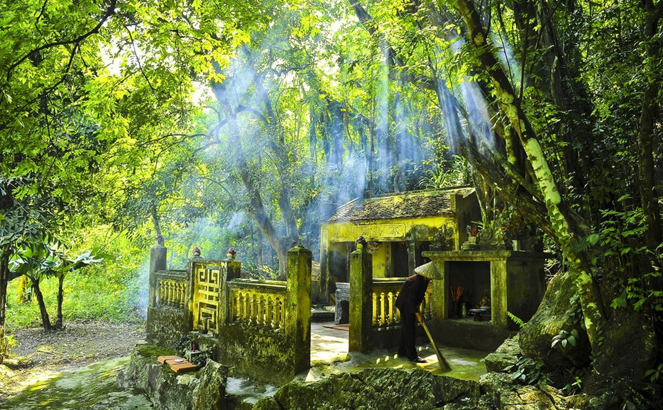 通晴祠是管森林官神和上林母的供奉之地。图自 越通社