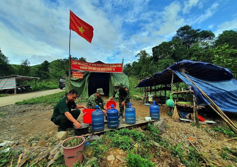 本着防疫如防敌精神，奠边边防部队已提高防疫精神，坚决保护边境地区的安全。图自越通社