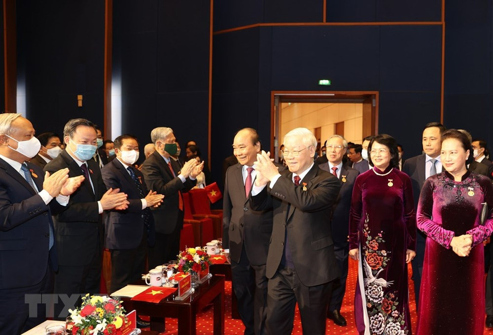 越共中央总书记、国家主席阮富仲；政府总理阮春福；国会主席阮氏金银一同出席第10届全国爱国竞赛大会开幕式。图自越通社