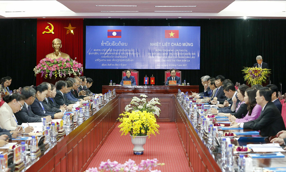 老挝国会主席巴妮已与山罗省领导进行工作会谈.(图片来源：越通社）