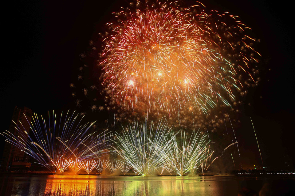 芬兰队表演节目。图自越通社