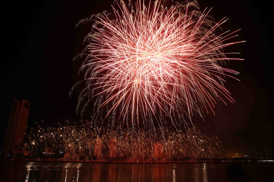 芬兰队表演节目。图自越通社