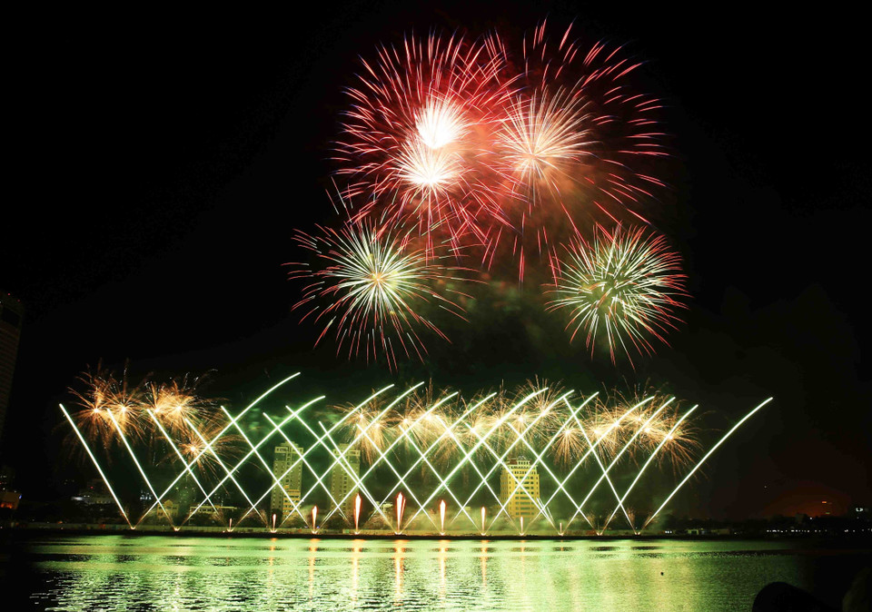 芬兰队表演节目。图自越通社