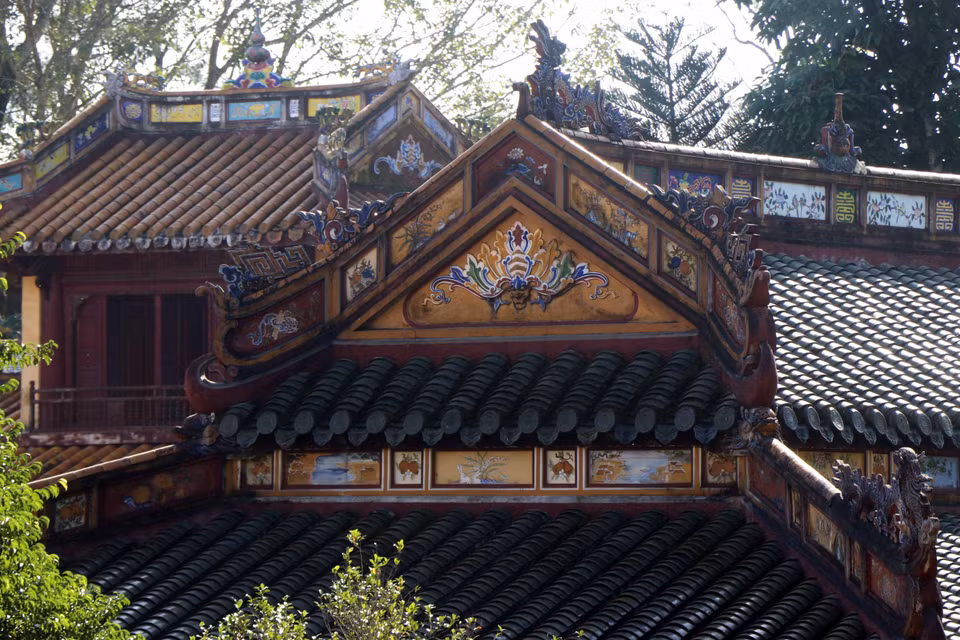 同庆陵屋顶上的独特建筑。图自越通社