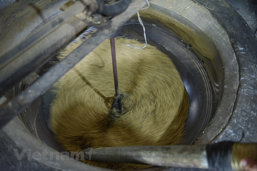 由于受都市化过程的影响，至今米池的稻田不再存在，但是为了产品质量保证，米池人来到北宁、北江、兴安等大米好品种生产地订购原料。以前，人民主要生产扁糯米，但现在因市场要求，米池人还生产扁糯米肉团、扁糯米饼、扁糯米干、扁糯米饭、冷冻鲜扁糯米等新产品。图自Vietnam+