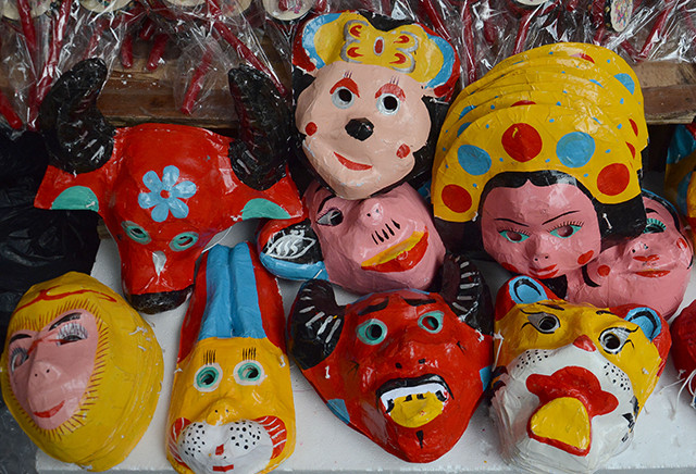 纸质面具的色彩。（图片来源：越南《人民报网》）