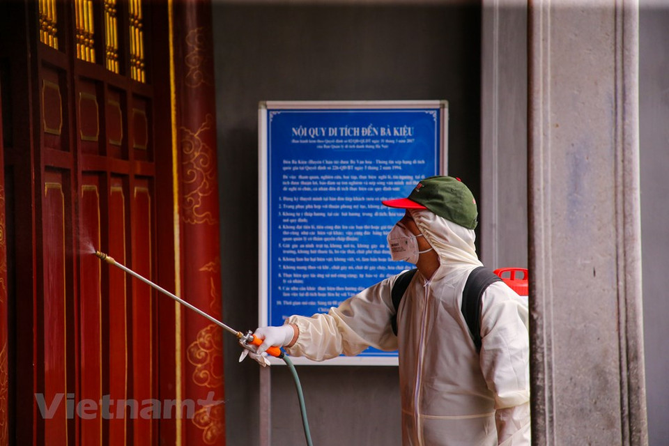 疫情爆发期间，首都河内各遗迹区将暂时接待游客，并经常进行消毒。恢复开门迎客的时间将按照卫生部和河内市人民委员会的指示另行通知。图自越通社