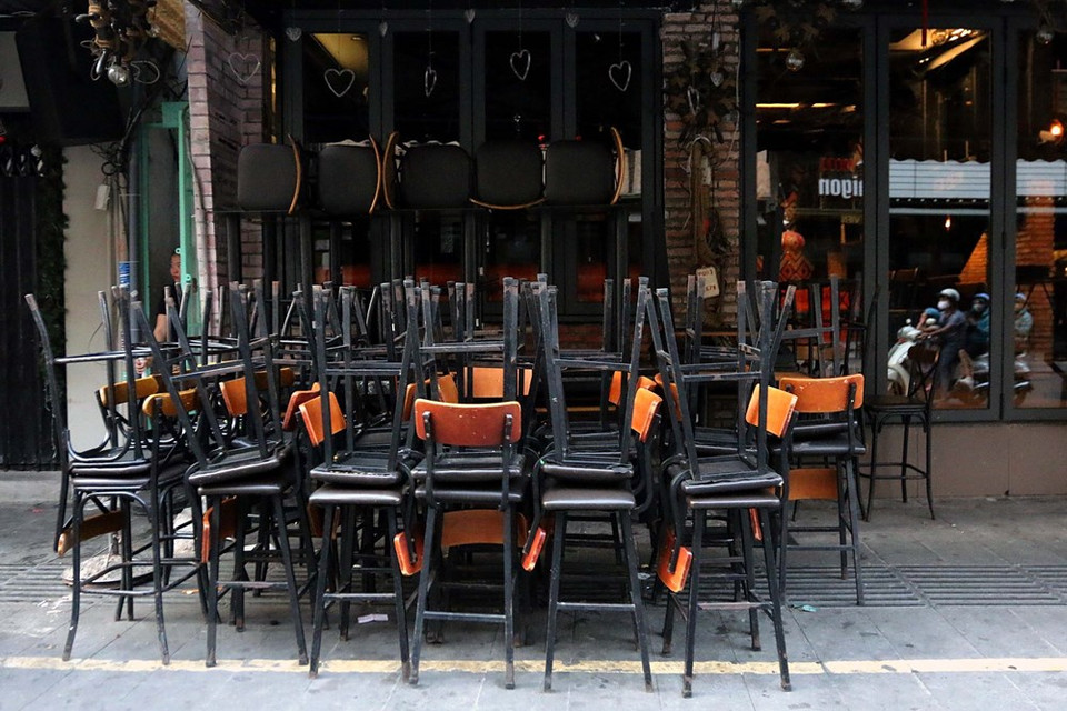 为了有效防控新冠肺炎疫情扩散蔓延，胡志明市人民委员会要求多家商店暂停运营。越通社记者 清武 摄