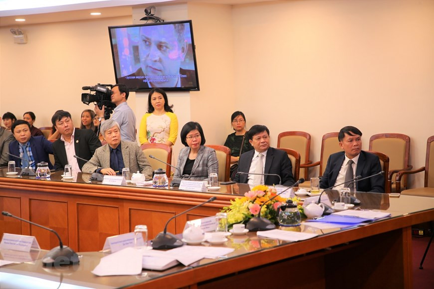 VietnamPlus新闻网目前共以越语、英语、汉语、法语、西班牙语和俄语等6种语言发布新闻，报道有关越南和地区政治外交、经济社会、科学技术、环境等领域的信息。越通社记者明山 摄