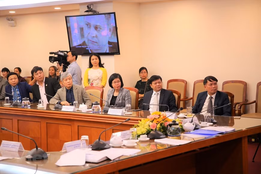 VietnamPlus新闻网目前共以越语、英语、汉语、法语、西班牙语和俄语等6种语言发布新闻，报道有关越南和地区政治外交、经济社会、科学技术、环境等领域的信息。越通社记者明山 摄
