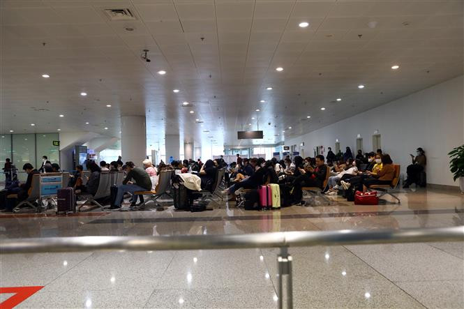 旅客在国际机场办理入境手续。越通社记者辉雄 摄